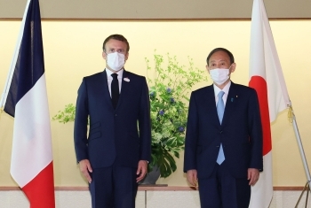 A commemorative photo before Japan France luncheon meeting