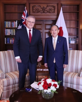 The state of Mr. SUGA Yoshihide, Prime Minister of Japan, who attends a commemorative photo before Japan-Australia Summit Meeting