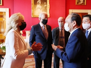 The state of Prime Minister SUGA who has a familiar talk with the Honorable Joseph R. Biden., Jr., President of the United States of America, and Dr. Jill Biden, First lady of the United States of America