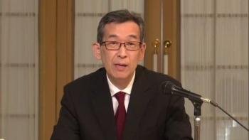 (photo 1) A man speaking in front of a microphone