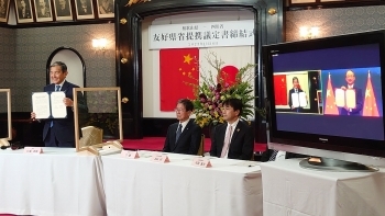 (photo 11) Sichuan Province and Wakayama Prefecture signed a friendly relations agreement.