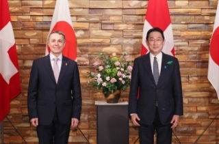 A commemorative photo before Japan-Switzerland Summit Meeting (Standing position)