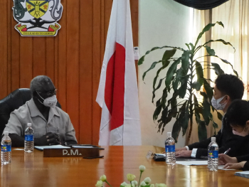 Photo of Courtesy Call on Prime Minister SOGAVARE of Solomon Islands by Parliamentary Vice-Minister UESUGI.