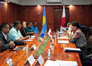 Minister Aitaro and Foreign Minister HAYASHI at the meeting