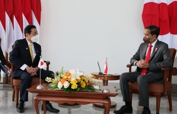 Photo of Japan-Indonesia Summit Meeting by head-to-head.
