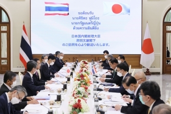 Photo of Japan-Thailand Summit Meeting held br plenary.