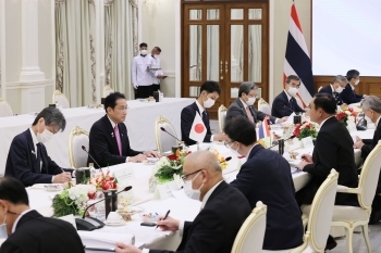 Photo of Japan-Thailand Summit Meeting held br plenary.