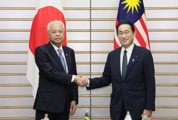 Photo session before the summit meeting.