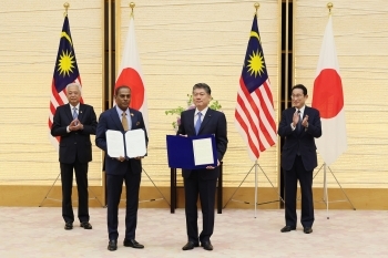 Photo of Exchange of Notes Ceremony, which is Basic Framework for Information Partnership.