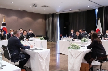 (Photo) Prime Minister KISHIDA is speaking in the AP4 Leader's Meeting.