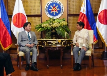 Photo of Foreign Minister HAYASHI and Philippines new President.