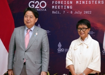 Photo session before Japan-Indonesia Foreign Minister's Meeting.