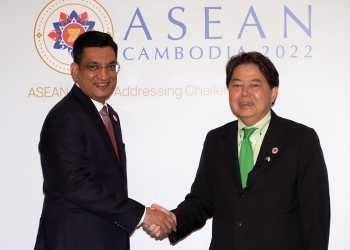 Photo session was held before the Japan-Sri Lanka Foreign Ministers’ Meeting