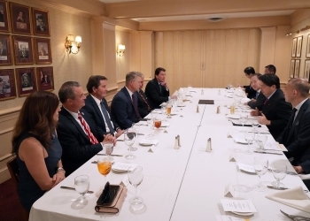 The state of the dinner among Minister Hayashi and members of the U.S. Congress