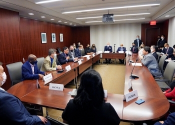 Minister Hayashi and Mansfield Fellows who hold a meeting
