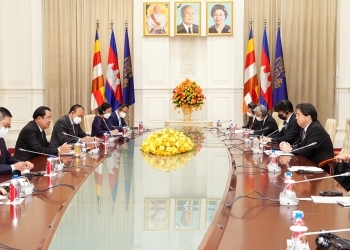 (Photo) Courtesy Call on Prime Minister of the Kingdom of Cambodia by Foreign Minister HAYASHI Yoshimasa