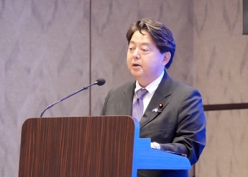 (Photo) Opening remarks by Foreign Minister Hayashi.