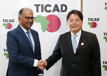 Photo session by two ministers before the Foreign Ministers’ Meeting
