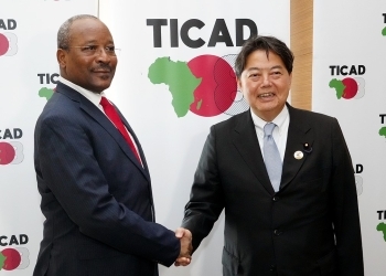 Photo session by two ministers before the Foreign Ministers’ Meeting