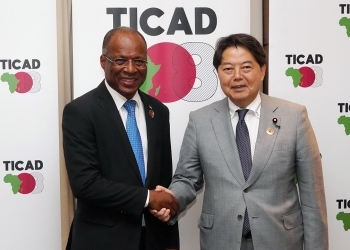 Photo session between Foreign Minister Hayashi and Prime Minister of the Republic of Cabo Verde