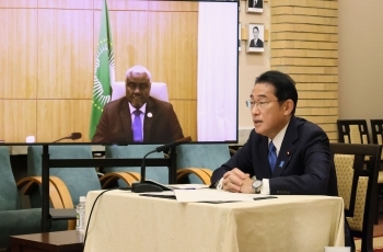 (Photo) Video Teleconference Meeting between Prime Minister Kishida and Chairperson of the AUC
