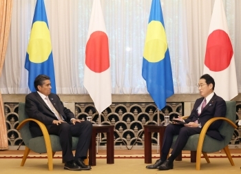 (Photo) Japan-Palau Summit Meeting