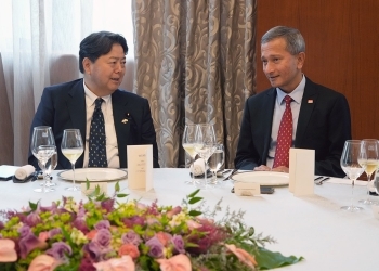 Foreign Minister Hayashi talks with Singaporian Foreign Minisiter during the working lunch