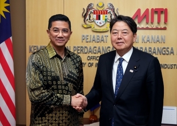 Foreign Minister Hayashi shakes hands with Senior Minister and Minister of International Trade and Industry, Azmin Ali