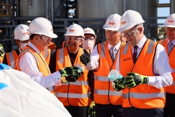 Prime Minister Kishida at the BHP Nickel West Kwinana Nickel Refinery