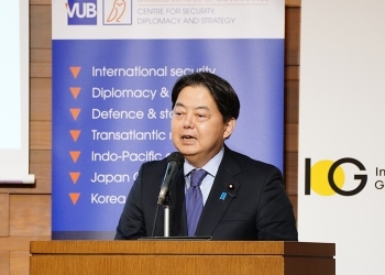 Minister Hayashi who makes a speech from a lectern (close-up)