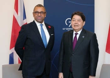 A commemorative photo of Two Ministers facing straight at a camera