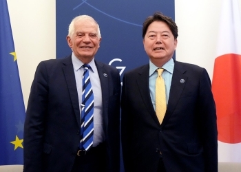 A commemorative photo by Minister Hayashi and High Representative Borrell before EU-Japan Foreign Ministers' Meeting