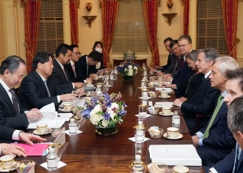 Two Ministers who have a talk after having a seat at a table