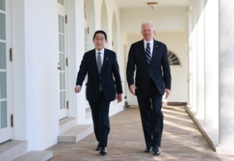 Two leaders who walk through the portico of the White House overlooking the garden while chatting before the Summit Meeting