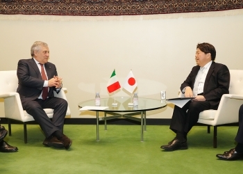 Two Ministers who have a talk after having a seat