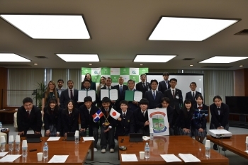 (photo 6) Students of Matsudo Municipal High School