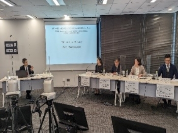 A picture of the meeting room