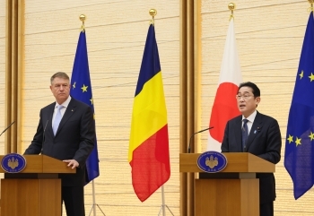 Two leaders who attend a joint press announcement