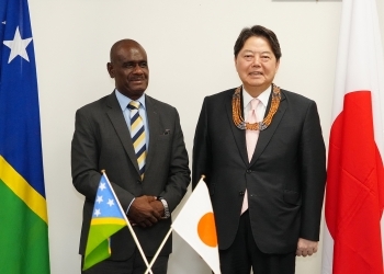 A commemorative photo of Two Ministers facing straight at a camera