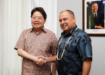 Photo of Foreign Minister Hayashi and Prime Minister and Minister of Foreign Affairs BROWN of the Cook Islands