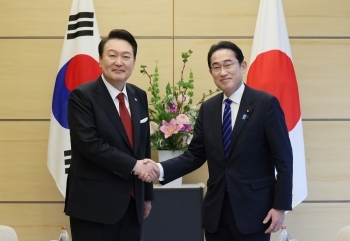 Photo session before Japan-ROK Summit Meeting
