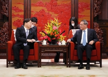 (Photo) Foreign Minister Hayashi Pays a Courtesy Call on State Council Premier Li Qiang