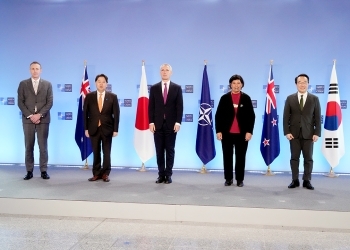 Photo session before the meeting between AP4 and NATO