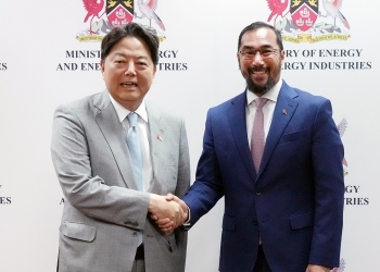 Two ministers shaking hands