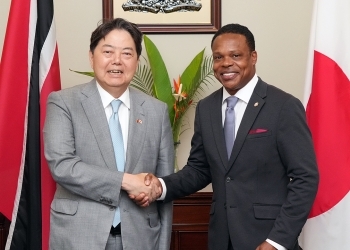 Two ministers shaking hands