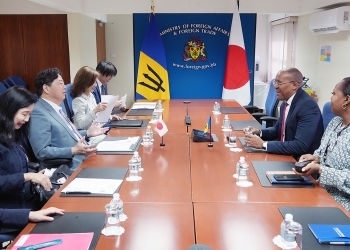 Two Ministers who have a talk after having a seat at a table