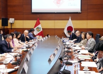 Two Ministers who have a talk after having a seat at a table