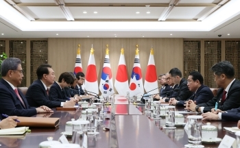 (Photo) Japan-ROK Summit Meeting