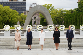 A group photo by the G7 Leaders' Spouses in front of the Cenotaph for the Atomic Bomb Victims
