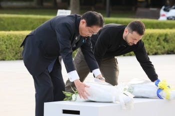Two leaders who lay a wreath at the Cenotaph for the Atomic Bomb Victims